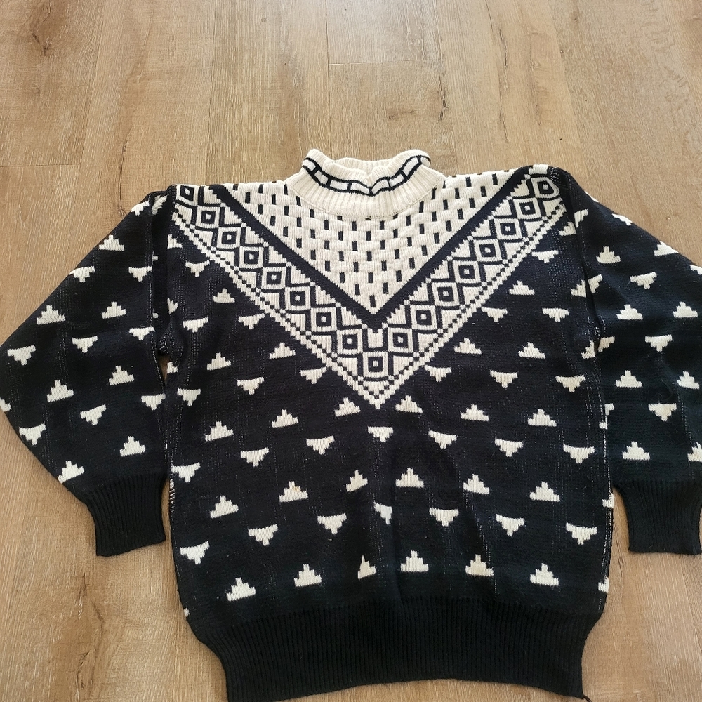 M'Jes 80's Sweater Size Medium Rare Find